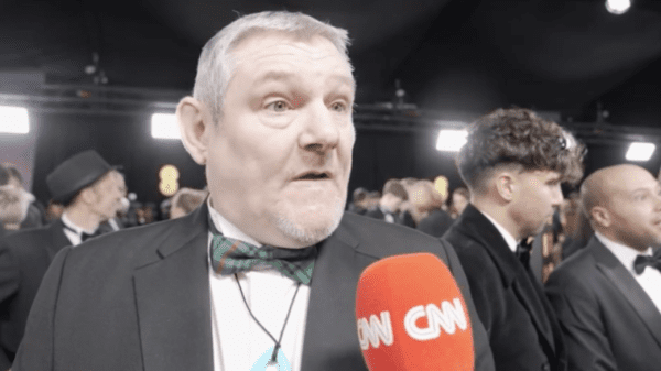 Что такое синдром Туретта? Понимание состояния после непроизвольного приступа аббревиатуры BAFTA у мужчины.