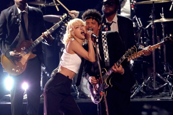 Что вы пропустили на церемонии вручения премии «Грэмми» 2026 года: политика, обнаженка и выступления легенд.