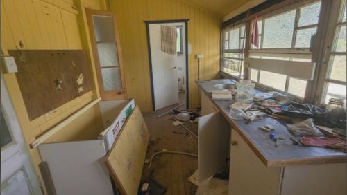 Дом в Виамбилле, где были застрелены трое невинных людей, выставлен на продажу.