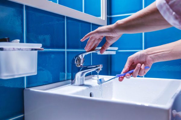 Вы чистите зубы неправильно. 5 советов от эксперта по улучшению гигиены полости рта.