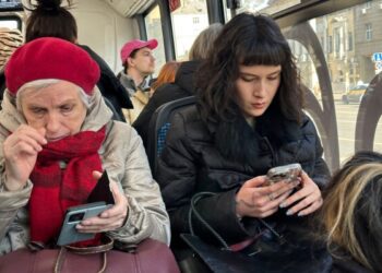 В результате внезапного наводнения на Гавайях спасены 230 человек, власти предупреждают о возможном разрушении 120-летней плотины. В результате внезапного наводнения на Гавайях спасены 230 человек, власти предупреждают о возможном разрушении 120-летней плотины.