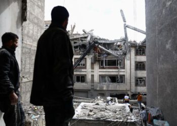 Спустя 4 недели противоречивые сигналы Трампа по поводу войны с Ираном вызывают недовольство у законодателей-республиканцев и их политических союзников.