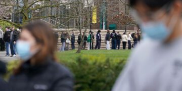 В Великобритании произошла вспышка менингита типа B. Что следует знать людям.