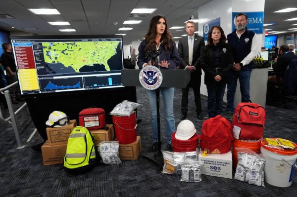 Высокопоставленный чиновник FEMA известен своими агрессивными высказываниями и заявил, что однажды телепортировался в кафе Waffle House.