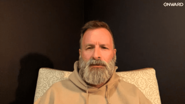 Высокопоставленный чиновник FEMA известен своими агрессивными высказываниями и заявил, что однажды телепортировался в кафе Waffle House.