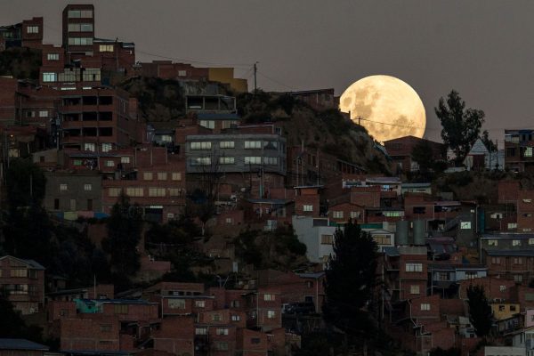 Полное лунное затмение окрасит Луну в красный цвет. Вот как это наблюдать.