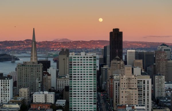 Полное лунное затмение окрасит Луну в красный цвет. Вот как это наблюдать.