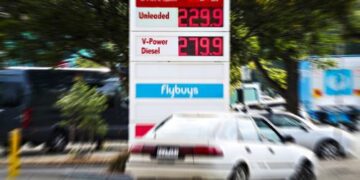 Австралийская комиссия по конкуренции и защите прав потребителей проведет расследование обвинений в антиконкурентном поведении со стороны региональных розничных продавцов топлива.