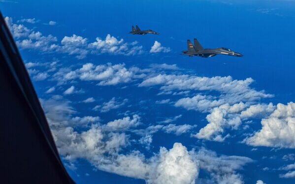 После нескольких недель затишья Тайвань сообщил о крупномасштабном присутствии китайской военной авиации вблизи острова. После нескольких недель затишья Тайвань сообщил о крупномасштабном присутствии китайской военной авиации вблизи острова.