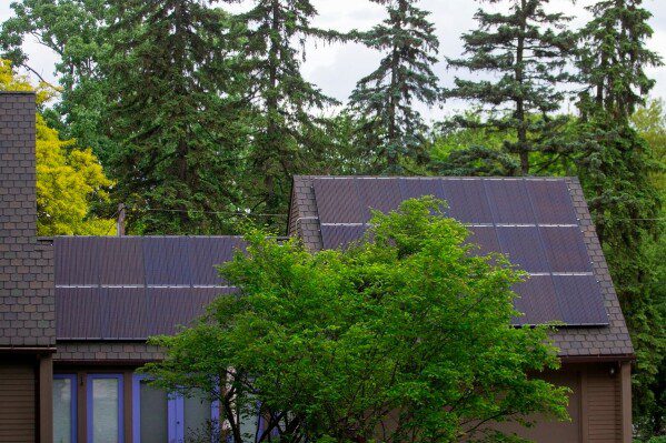 Заторы в аэропорту уменьшаются по мере выплаты заработной платы сотрудникам TSA, но закрытие аэропорта продолжается.