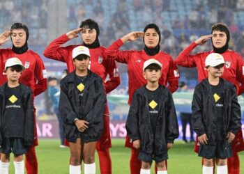 Еще три участницы женской сборной Ирана по футболу решили не оставаться в Австралии в качестве беженцев. Еще три участницы женской сборной Ирана по футболу решили не оставаться в Австралии в качестве беженцев.