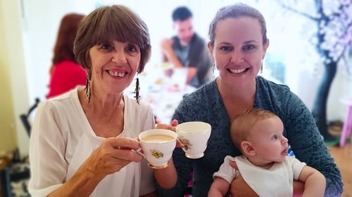 В последние дни своей жизни Хелен не могла глотать. Ее семья чувствовала себя беспомощной.