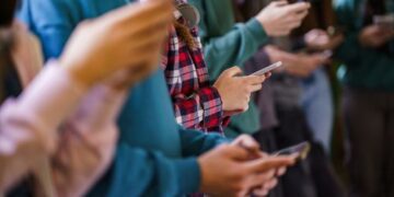 Австралийцам необходимо подтвердить свой возраст для доступа к этим онлайн-сайтам и сервисам.