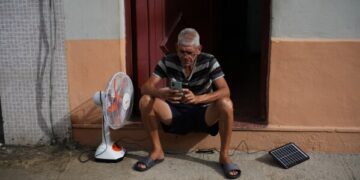 В условиях резкого роста цен на нефть обе стороны в иранской войне усиливают атаки на энергетические объекты. Обе стороны в Иране наращивают объемы нападений.