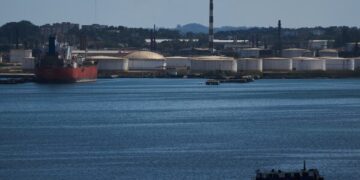 Кубинские врачи покинут Гайану на фоне давления со стороны США в связи с медицинскими миссиями на острове.