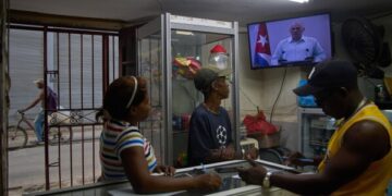 Президент Кубы подтвердил начало переговоров с США на фоне обострения энергетического и экономического кризисов на острове.