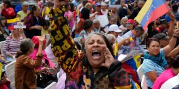 Президент Кубы заявил, что Рауль Кастро участвует в переговорах с США, которые находятся на ранней стадии.