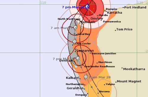 Циклон Нарелле усиливается по мере приближения к побережью Западной Австралии, превращаясь в шторм 4-й категории.