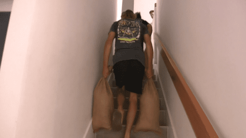 Циклон Нарелле усиливается по мере приближения к побережью Западной Австралии, превращаясь в шторм 4-й категории.