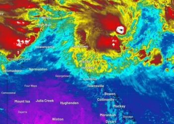 В Квинсленде сохраняется высокий риск циклонов, в то время как в Брисбене ожидаются сильные дожди.