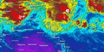 В Квинсленде сохраняется высокий риск циклонов, в то время как в Брисбене ожидаются сильные дожди.