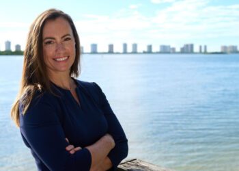 Демократка Эмили Грегори одержала победу на выборах в Палату представителей Флориды в округе, традиционно голосующем за республиканцев, в который входит Мар-а-Лаго.