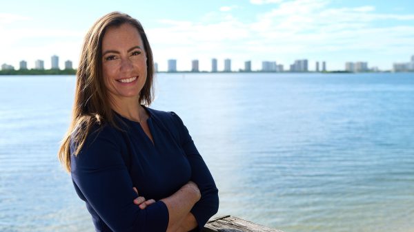 Демократка Эмили Грегори одержала победу на выборах в Палату представителей Флориды в округе, традиционно голосующем за республиканцев, в который входит Мар-а-Лаго. Демократка Эмили Грегори одержала победу на выборах в Палату представителей Флориды в округе, традиционно голосующем за республиканцев, в который входит Мар-а-Лаго.