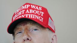 Десантис одобрил переименование аэропорта во Флориде в честь Трампа.