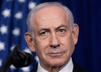 В Израиле десятки человек получили ранения после ракетных ударов Ирана по районам, расположенным вблизи центра ядерных исследований. В Израиле десятки человек получили ранения после ракетных ударов Ирана по районам, расположенным вблизи центра ядерных исследований.