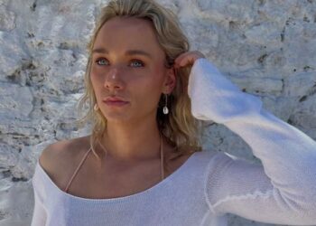 Эмили была вынуждена выложить 6000 долларов за авиабилеты домой на фоне хаоса на Ближнем Востоке.