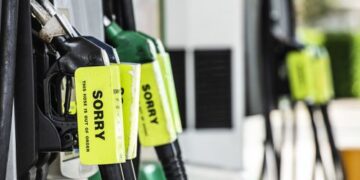 Фермер призывает автомобилистов прекратить ездить на работу на автомобилях, чтобы смягчить топливный кризис.