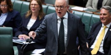 Штрафы для недобросовестных автозаправочных станций удвоены на фоне продолжающегося топливного кризиса.