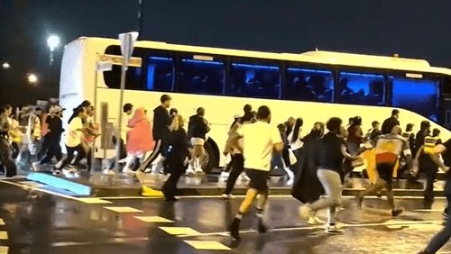 Пять иранских футболистов сбежали от своих агентов в Квинсленде, заявил Трамп, что Австралия должна предоставить им убежище.