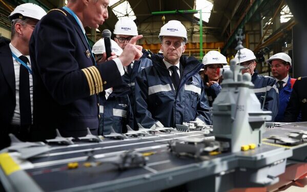 Франция принимает «надлежащие меры» после того, как приложение для пробежек, разработанное моряком, раскрыло местоположение авианосца.