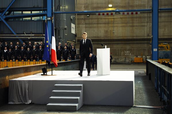 Франция принимает «надлежащие меры» после того, как приложение для пробежек, разработанное моряком, раскрыло местоположение авианосца.