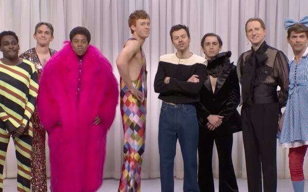 Гарри Стайлз представил свою линию мужской одежды «Harry for Him» в юмористическом скетче на «SNL»: смотрите видео. Гарри Стайлз представил свою линию мужской одежды «Harry for Him» в юмористическом скетче на «SNL»: смотрите видео.