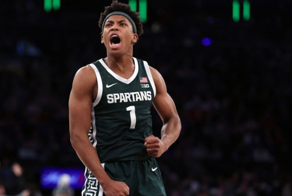 Его подстрелили всего через несколько месяцев после начала первого курса. Теперь Джереми Фирс-младший — новый разыгрывающий Тома Иззо в команде «Спартанс».