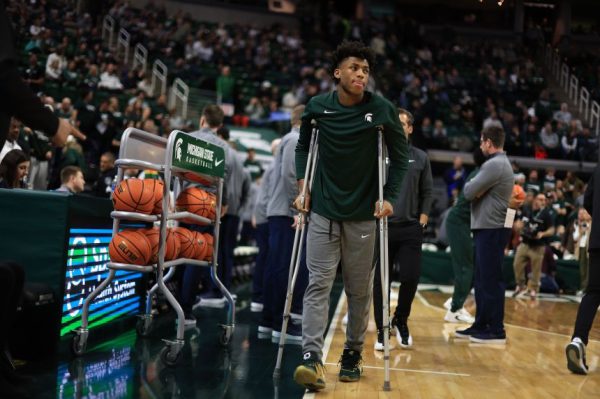 Его подстрелили всего через несколько месяцев после начала первого курса. Теперь Джереми Фирс-младший — новый разыгрывающий Тома Иззо в команде «Спартанс».