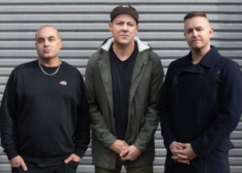 Аукцион группы Hilltop Hoods собрал 95 000 долларов для благотворительной организации, занимающейся борьбой с раком. Аукцион группы Hilltop Hoods собрал 95 000 долларов для благотворительной организации, занимающейся борьбой с раком.