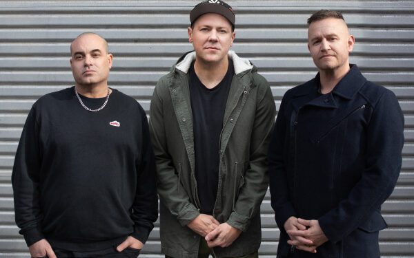 Аукцион группы Hilltop Hoods собрал 95 000 долларов для благотворительной организации, занимающейся борьбой с раком. Аукцион группы Hilltop Hoods собрал 95 000 долларов для благотворительной организации, занимающейся борьбой с раком.