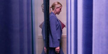 Комитет по надзору Палаты представителей проголосовал за вызов генерального прокурора Пэм Бонди в суд в рамках расследования дела Эпштейна.