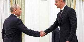 Венгрия временно задержала 7 украинцев и конфисковала партию наличных денег на сумму 80 миллионов долларов, что вызвало гнев Киева.