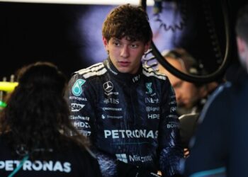 Иран начинает формализовывать свой контроль над Ормузским проливом, вводя систему «платных пунктов». Иран начинает формализовывать свой контроль над Ормузским проливом, вводя систему «платных пунктов».