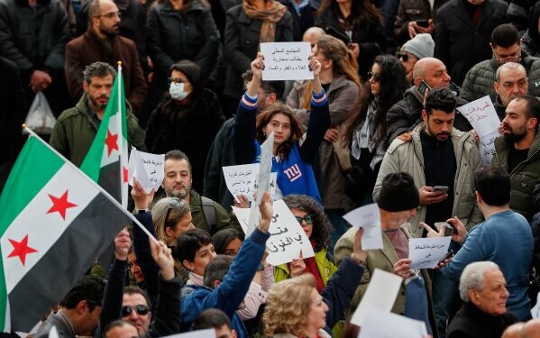 Иран угрожает закрыть Ормузский пролив и обстрелять электростанции после 48-часового ультиматума Трампа. Иран угрожает закрыть Ормузский пролив и обстрелять электростанции после 48-часового ультиматума Трампа.
