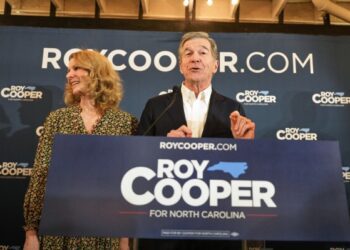 Цели войны с Ираном расширились и теперь включают гражданскую инфраструктуру, а Саудовская Аравия сообщает о двух погибших.