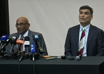 Женская сборная Ирана по футболу покидает Малайзию и отправляется в Оман после отмены решения о предоставлении убежища. Женская сборная Ирана по футболу покидает Малайзию и отправляется в Оман после отмены решения о предоставлении убежища.