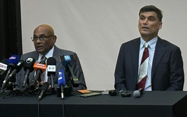 Женская сборная Ирана по футболу покидает Малайзию и отправляется в Оман после отмены решения о предоставлении убежища.