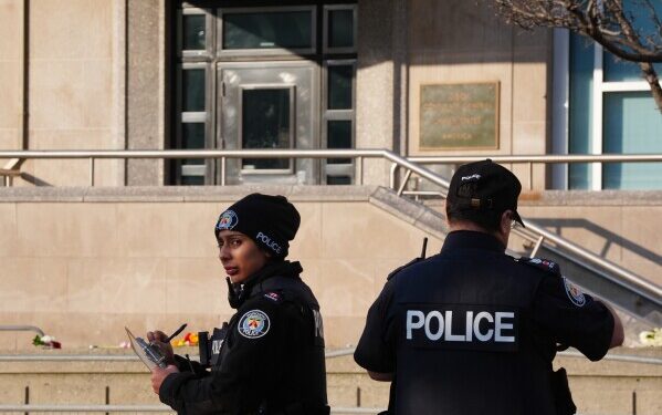 Израильские военные сняли обвинения с солдат, обвиняемых в сексуальном насилии над палестинским заключенным.