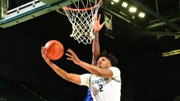 Прошло 75 лет с момента первого крупного скандала с азартными играми в студенческом баскетболе. В общем-то, мало что изменилось.