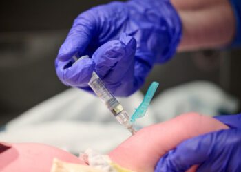 Речь идёт не только о вакцинах: родители отказываются от других плановых профилактических процедур для новорожденных.